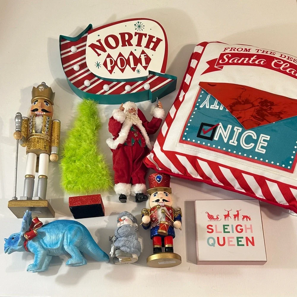 LOT OF CHRISTMAS DECORATIONS! 9 ITEMS!